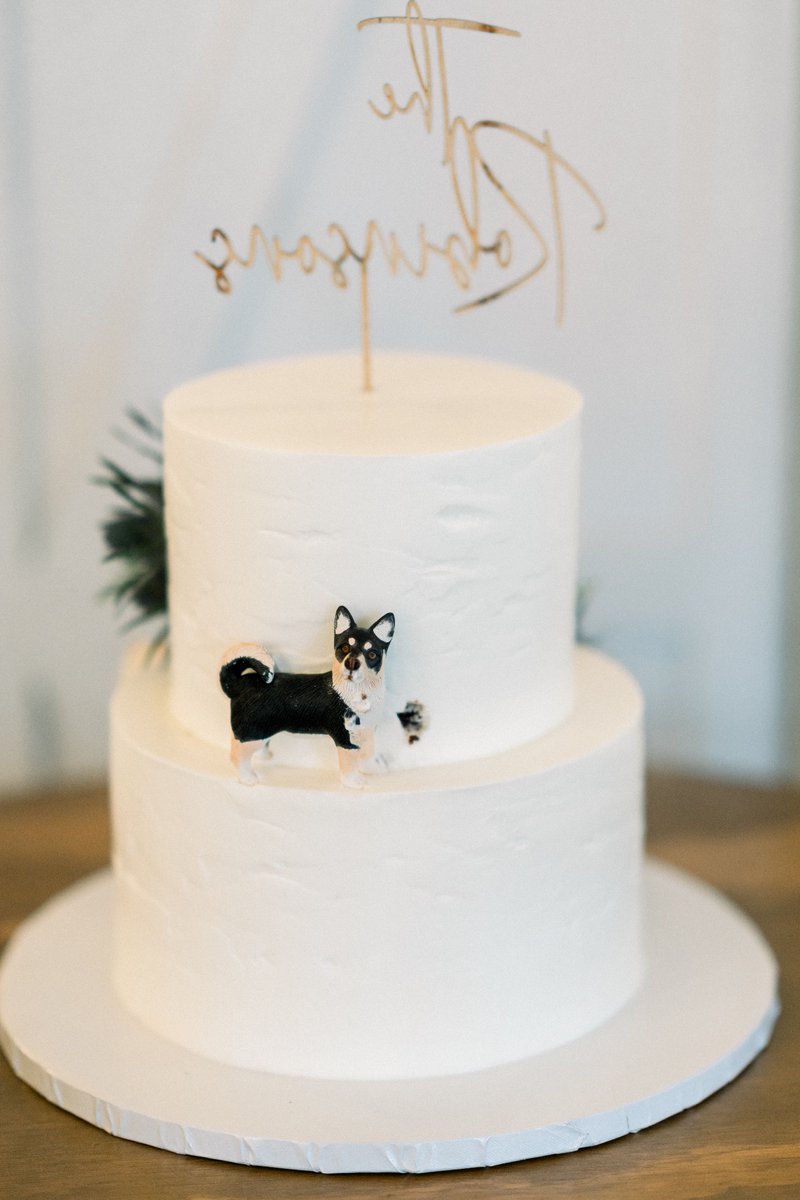 bosley5_'s tweet photo. I also needed to share, the little poppy baby on the wedding cake 🥹🤍 https://t.co/QALywIb8XU