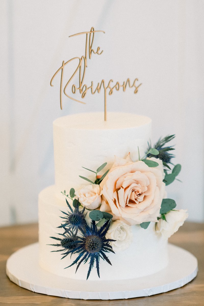 bosley5_'s tweet photo. I also needed to share, the little poppy baby on the wedding cake 🥹🤍 https://t.co/QALywIb8XU