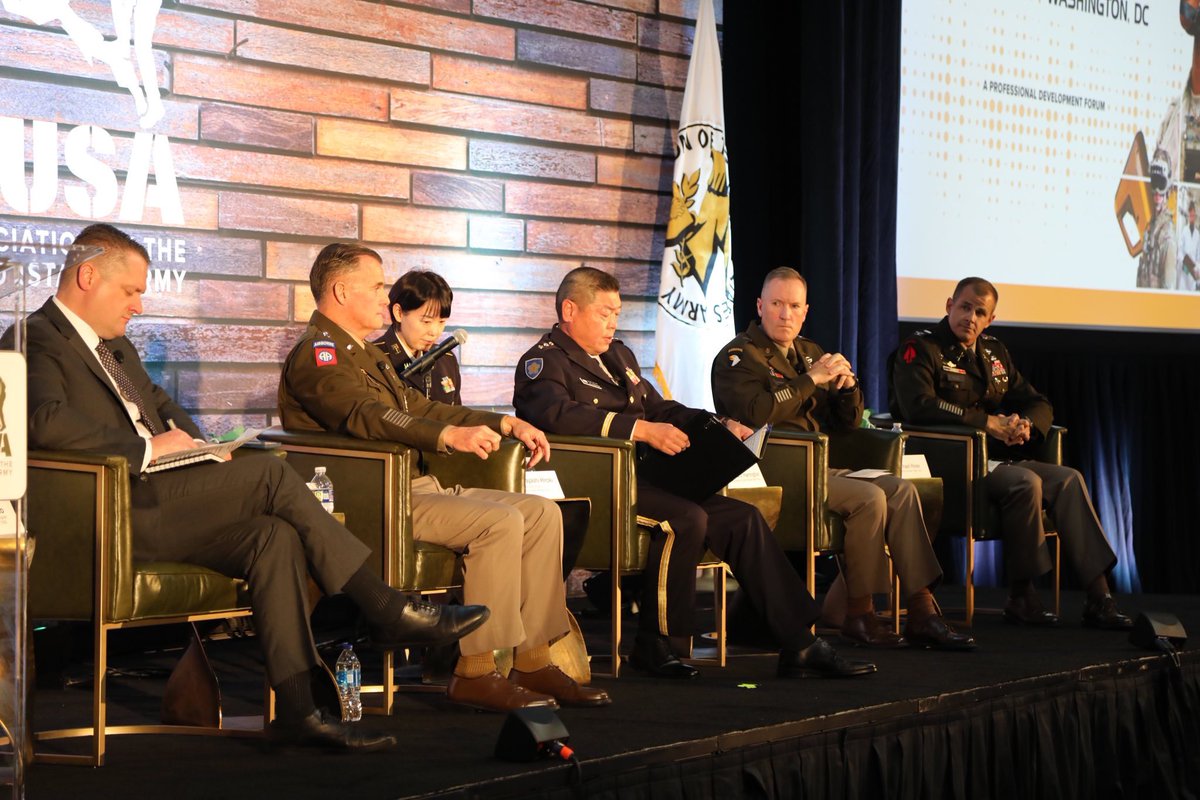 USARPAC_CG's tweet image. Grateful to @AUSAorg and @tomkarako for a meaningful conversation on Landpower in the Indo-Pacific.

This region has joint challenges that require joint and multi-national solutions with Landpower as the security architecture that binds this region together.

#ArmyinthePacific