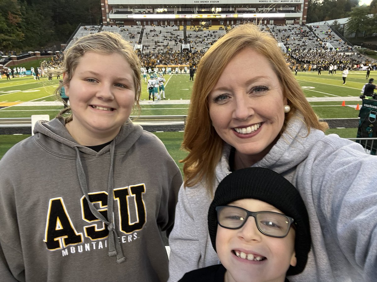 Leslie Ray tweet media