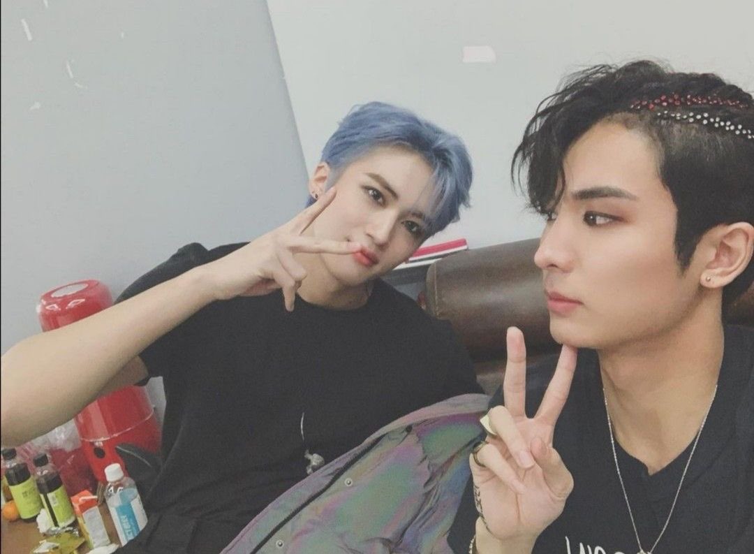 Iovelyhui's tweet photo. my yuyan <3 i hope you know i will love and support you until the ends of the earth https://t.co/wanDQUuwWb