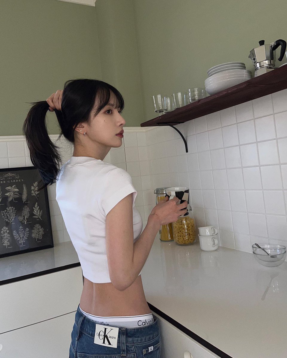 hourly seola tweet media
