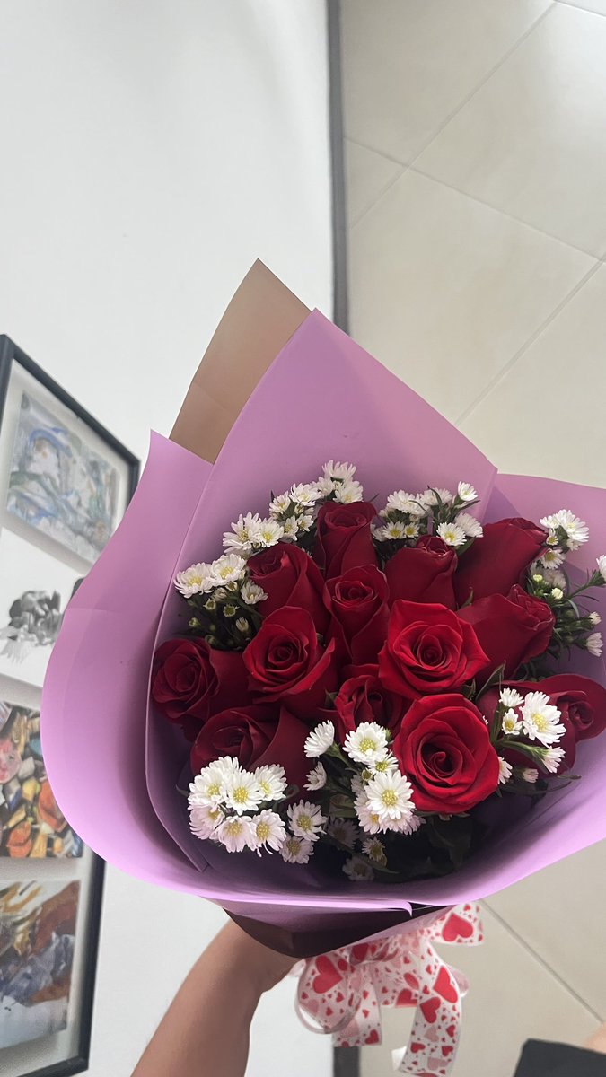 micaelazapata_'s tweet image. He tenido unos bajones emocionales re fuertes estas últimas semanas y hoy Prince Edward me envió estás flores😭 no tengo idea cómo pudo coordinar desde el otro lado del mundo pero definitivamente el que quiere puede!🫶🏻

Psdt: si estas viendo esto ándate a Megamaxi, paga $5 para…