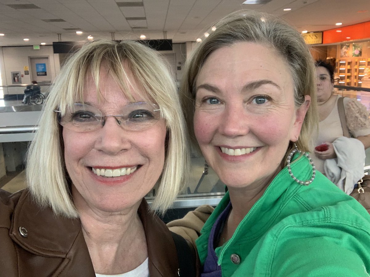 Great catching up with ⁦@RuthFrechman⁩, even if it was at the airport bye-bye #FNCE! #rdchat #earrightpro #friends