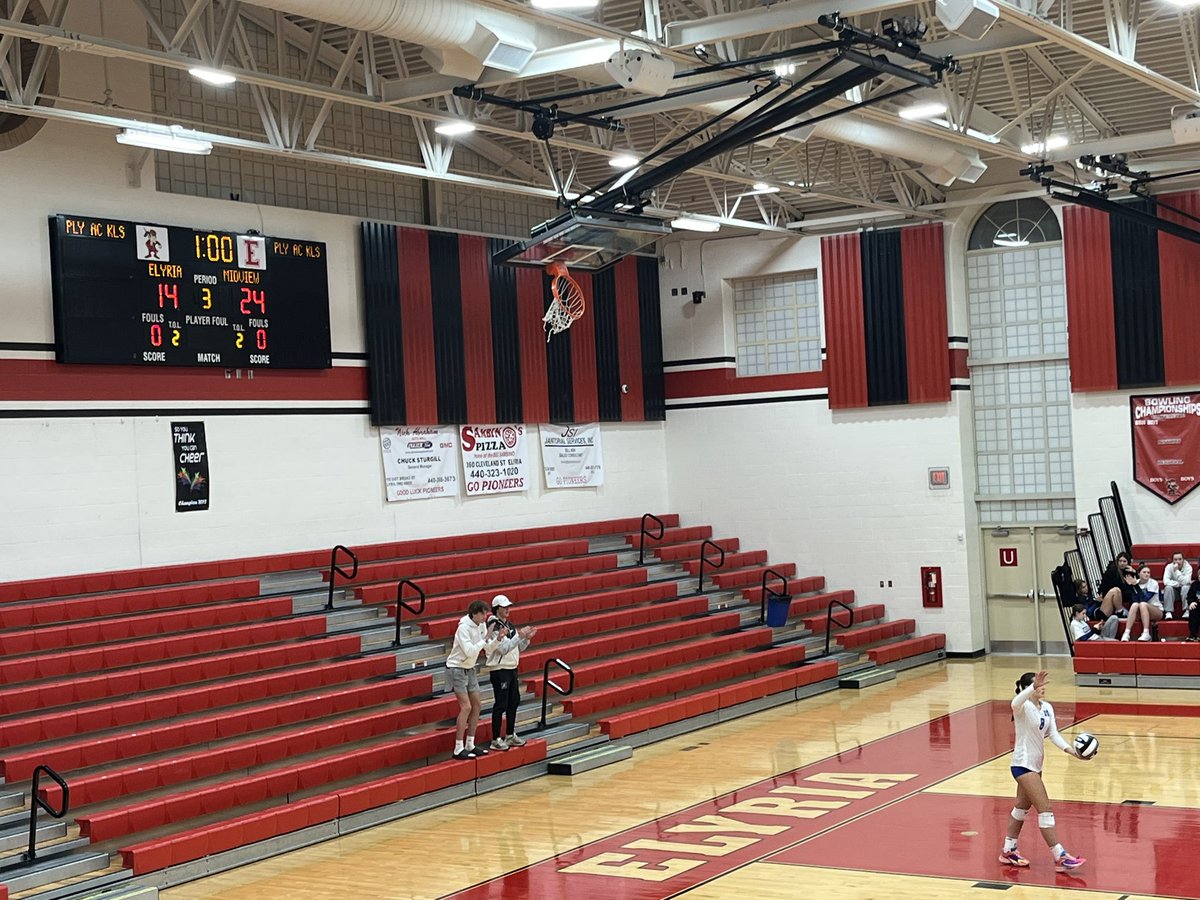Shout out to the student section helping <a href="/MiddieVball/">Midview Volleyball</a> bring in the win! Love the enthusiasm! #GoMiddies