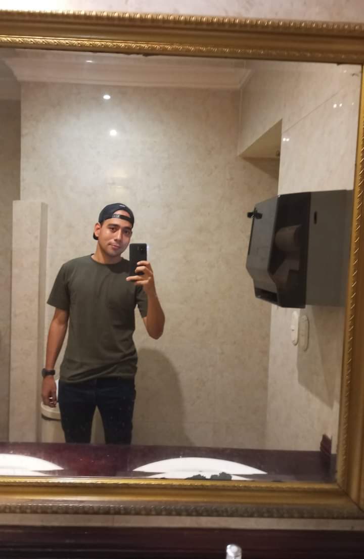 AdlerValverde's tweet photo. 📸🚽 https://t.co/aF49jXHGe8