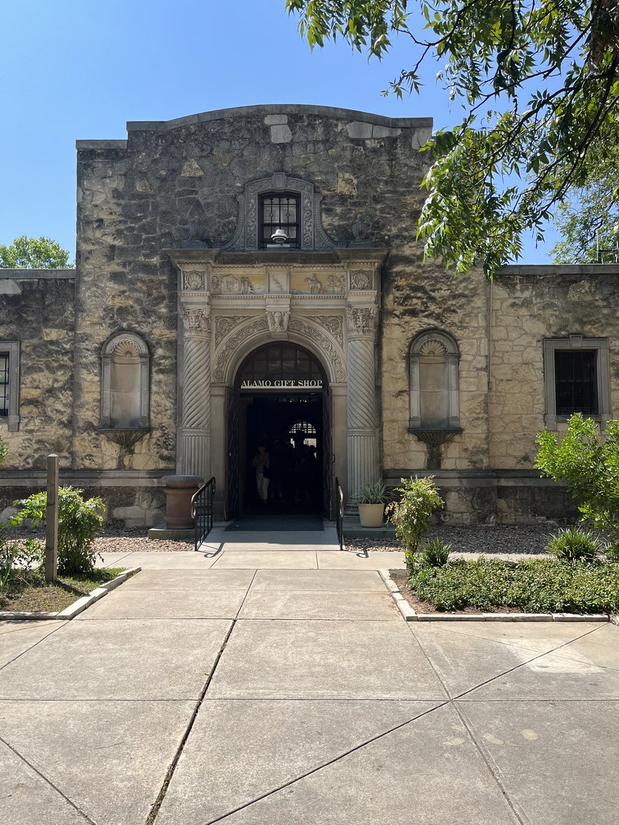 vpr1270's tweet photo. @FightMate El Álamo , San Antonio Texas https://t.co/5HFr2R681A