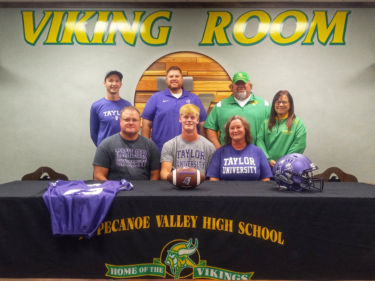 TvhsClub's tweet photo. Congratulations Wade Jones! Taylor is very lucky to have you! https://t.co/wTCla1fmty