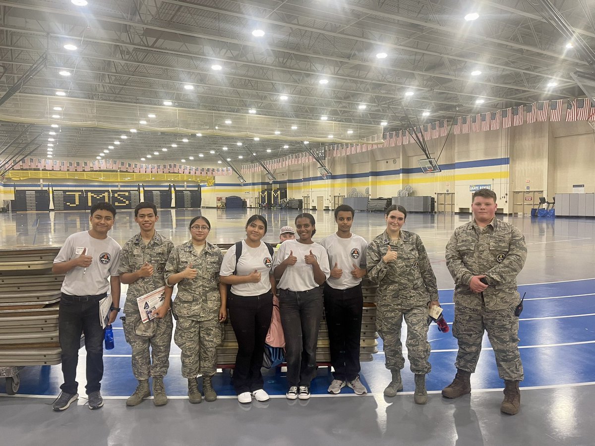 <a href="/APSVirginia/">Arlington Public Schools</a> Career and College Fair is a wrap! 
<a href="/APSCareerCenter/">Arlington Career Center</a>