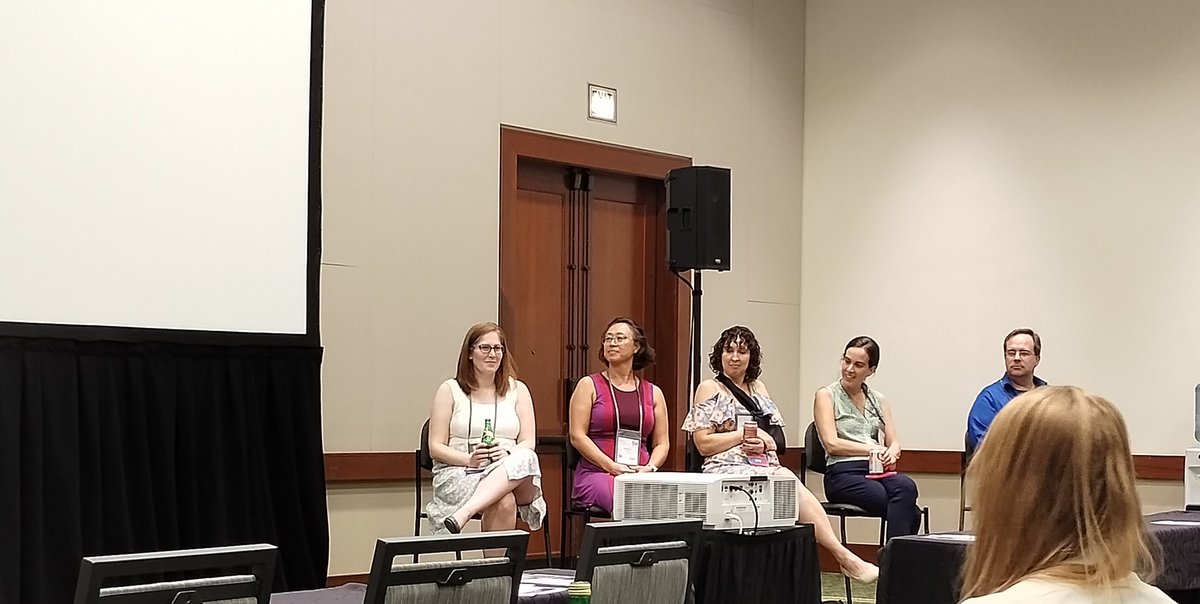 Wonderful panel discussion about mentorship happening NOW at the Trainee Lounge!! 😍#CHEST2023 #CHESTSoMe #CHESTTrainees @accpchest @gretchemaben