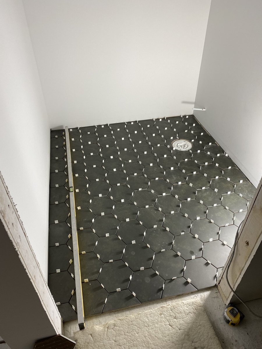 LaidBackDad701's tweet image. Lil powder room floor #HexFlex #TileGuy