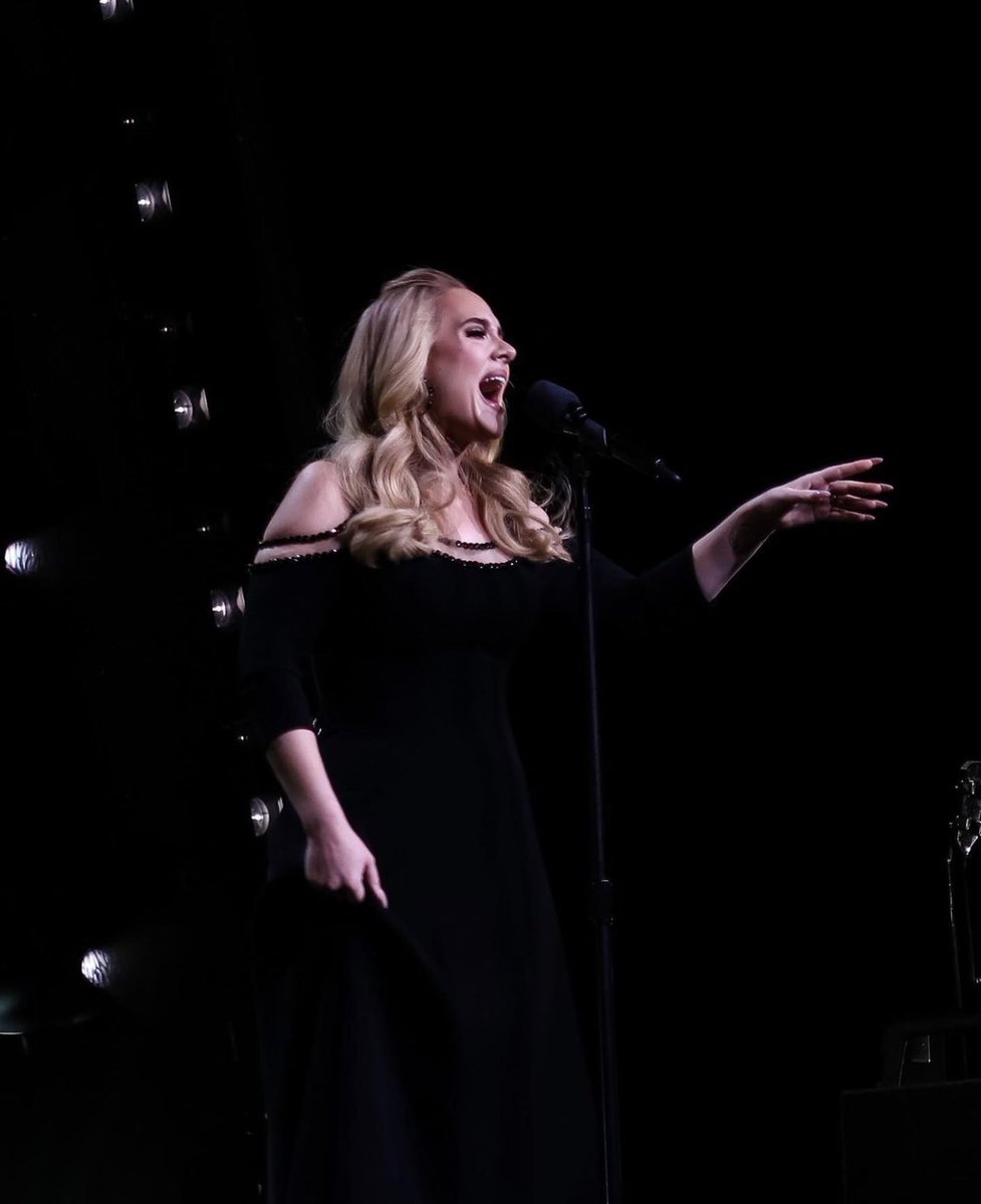 Adele en su semana número 30 en Las Vegas.

📸: <a href="/ricky_munoz_/">Rick Muñoz</a> (IG)