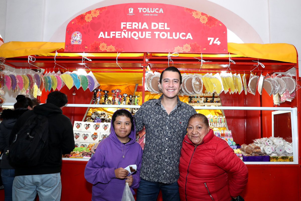RayMartinezZen's tweet photo. El día de hoy visité los Portales para comprar dulces típicos de nuestra gran Feria Cultural Internacional #Alfeñique2023. 🍭🍫

Los invito a formar parte de las tradiciones de nuestra #TolucaLlenaDeVida. 👨‍👩‍👧‍👦 https://t.co/PQLAF0gq7V