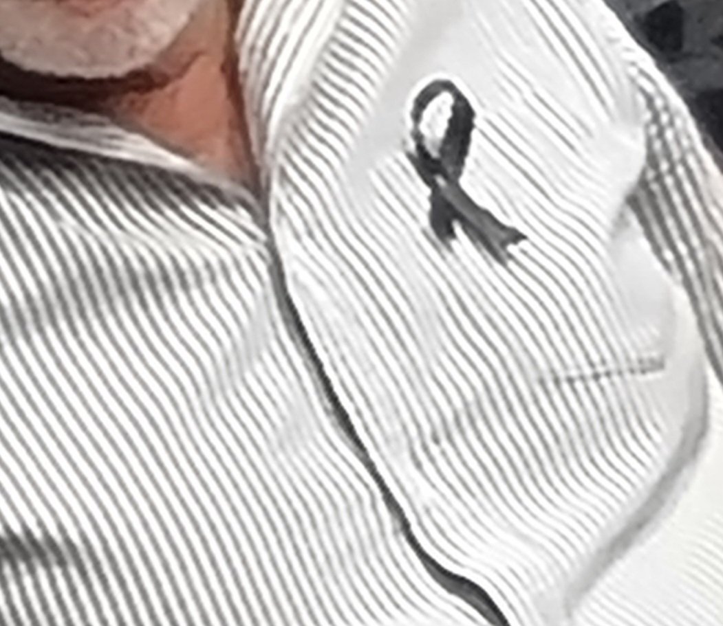 ▶️ En la Sesión de la <a href="/juntademaldonad/">Junta Departamental de Maldonado</a> el presidente de la Junta <a href="/darwin_correa/">Darwin Correa 🐳🇺🇾</a> invitó a los ediles a colocarse, los que quisieran, un lazo negro en reconocimiento y luto por los fallecidos del pueblo judío en los ataques en Israel. Solamente los ediles del Partido Nacional y el