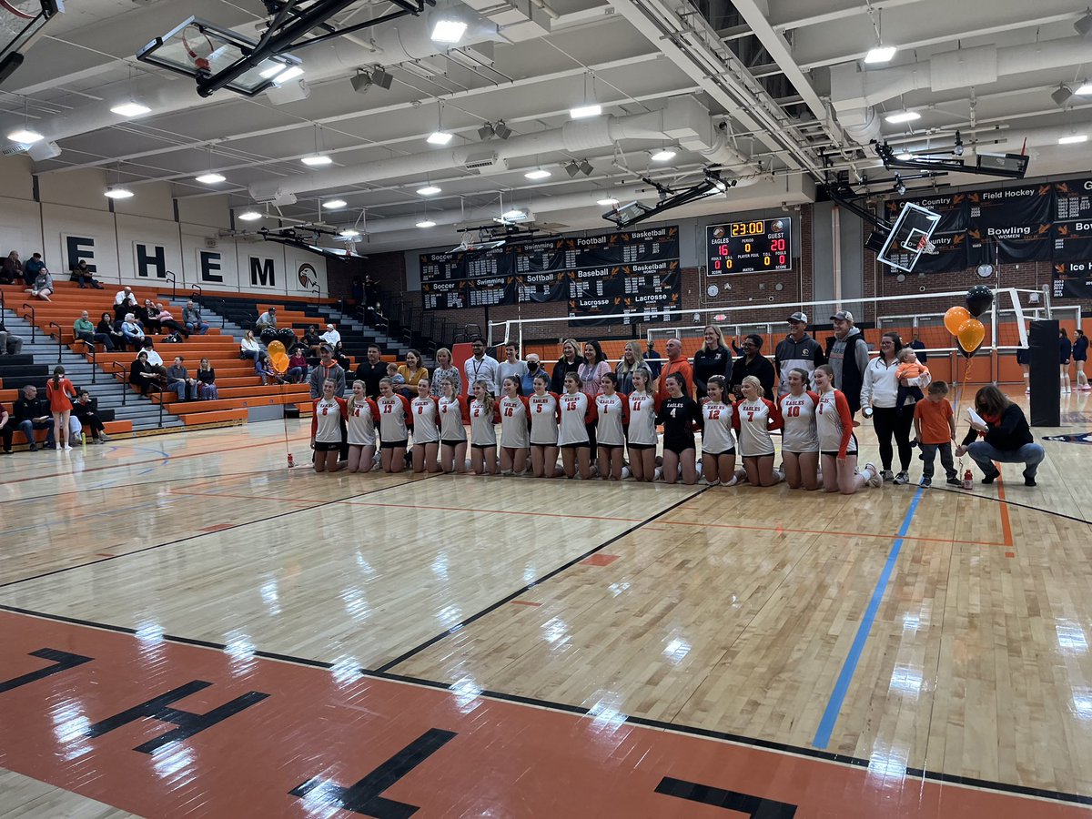 BCSDVolleyball's tweet photo. The Varsity players spent a special night honoring some special teachers and earned a 3-set win over Columbia. https://t.co/Iec8vLDAwE