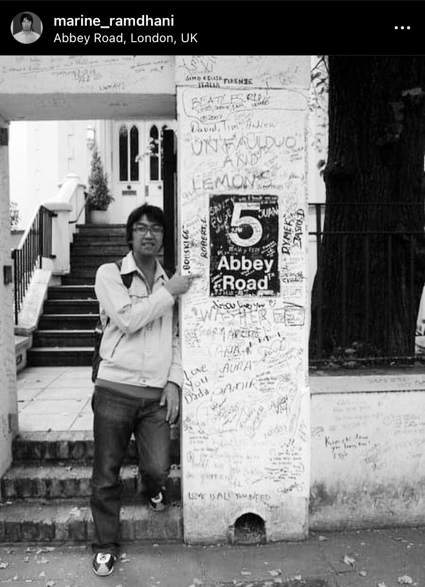 Salah satu roda penggerak pop culture di Bandung, kawan yg selalu bangga dengan pencapaian Persib di era 80-90an awal &amp; sempat terlibat pada proses awal album kompilasi Viking 1. 

Innalillahi wa inna illaihi rojiun, Rest in Pop Marine Ramdhani (FFWD Records, Monik - Loubelle,