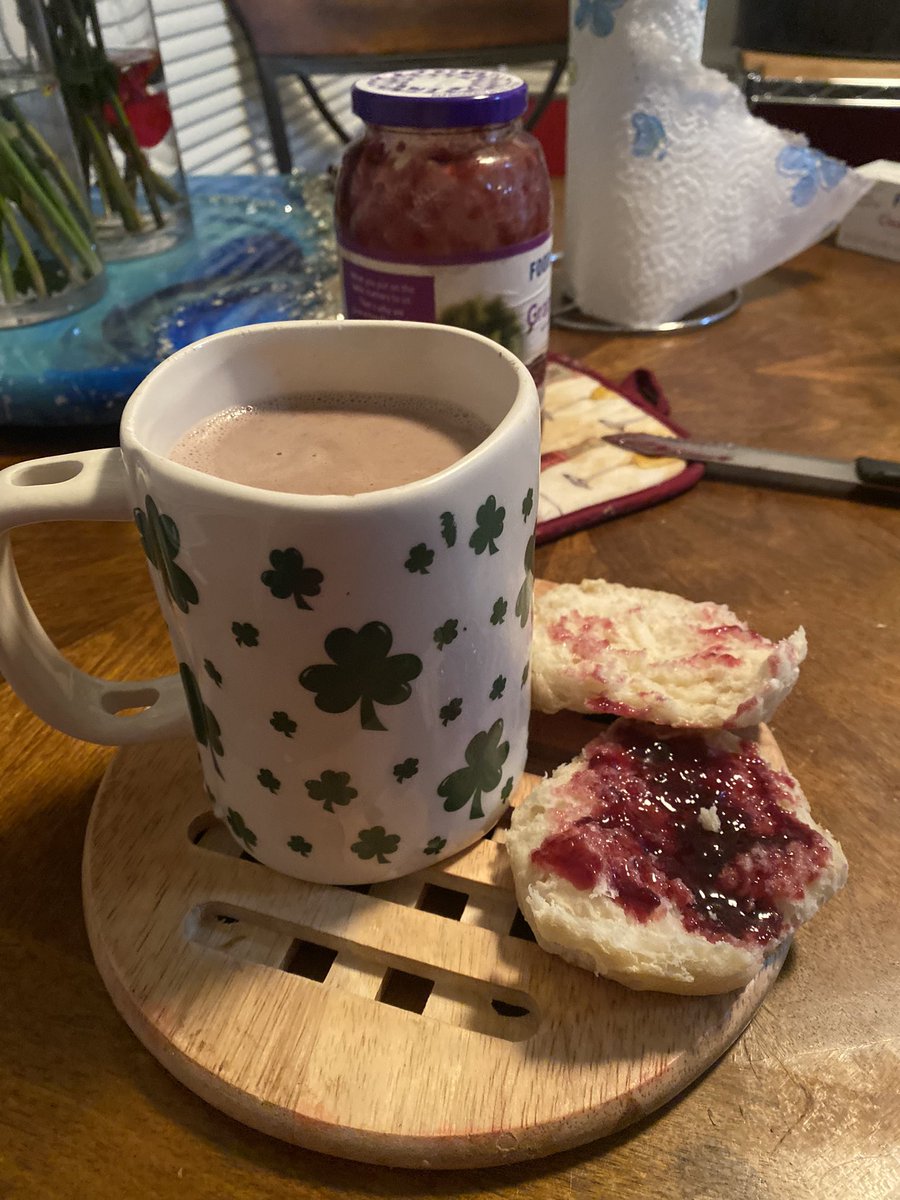 wrenstinct's tweet photo. W desert i think (jelly biscuit and cocoa) https://t.co/d2q5lDMXxi