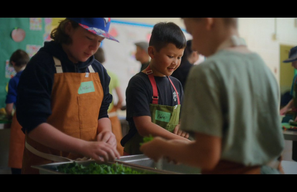 Hey <a href="/VancityReynolds/">Ryan Reynolds</a>! I’m an elementary school teacher in Vancouver. On October 27 I am going to run 200 laps (~90km) around my school, with many of my students running with me at different times, to ask the Government the Canada to honour their commitment to fund $200 million