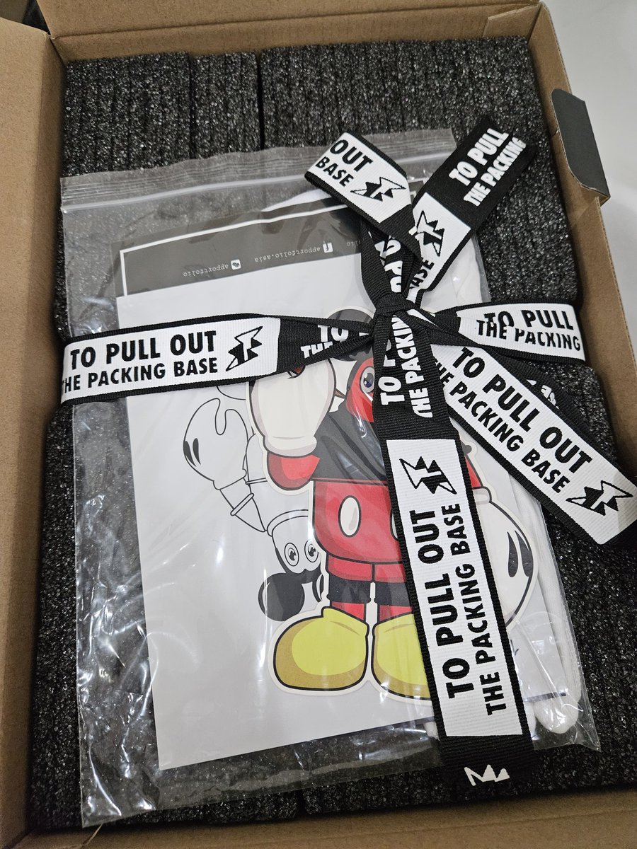 Radiantpig5639's tweet photo. Got myself new toy Philip Colbert x Disney! Will display it in my office.😍🥰 
@philipcolbert @thelobstars https://t.co/sgm6xx46Sh