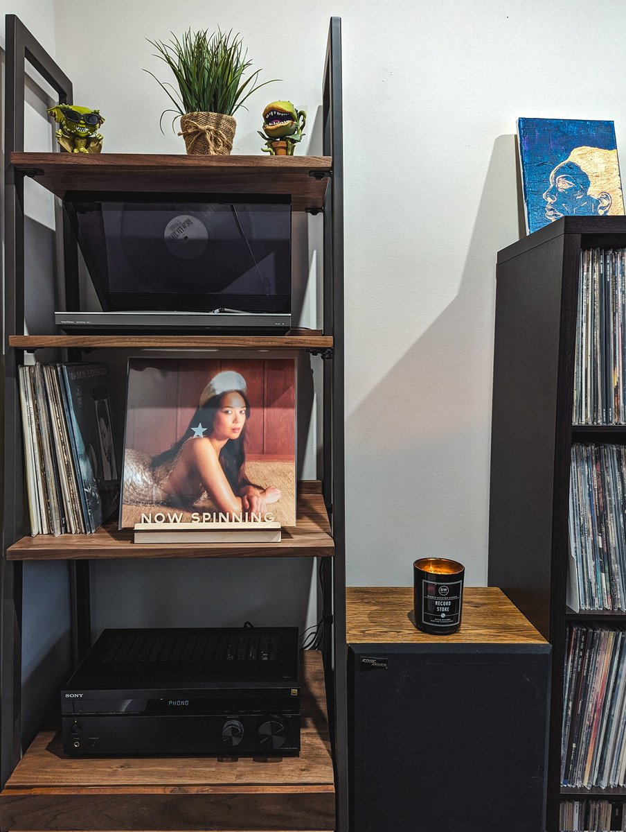 Self care.
#nowspinning #stillhunted <a href="/laufey/">laufey</a>