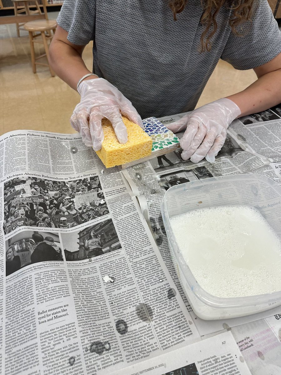 9th grade 3D Art students working to finalize their mosaics with grout! Really love seeing their pieces and watching as they learn a new art form! <a href="/CBUnamiMS/">Unami Middle School</a> <a href="/CBSDart/">Cҽɳƚɾαʅ Bυƈƙʂ Aɾƚ</a>