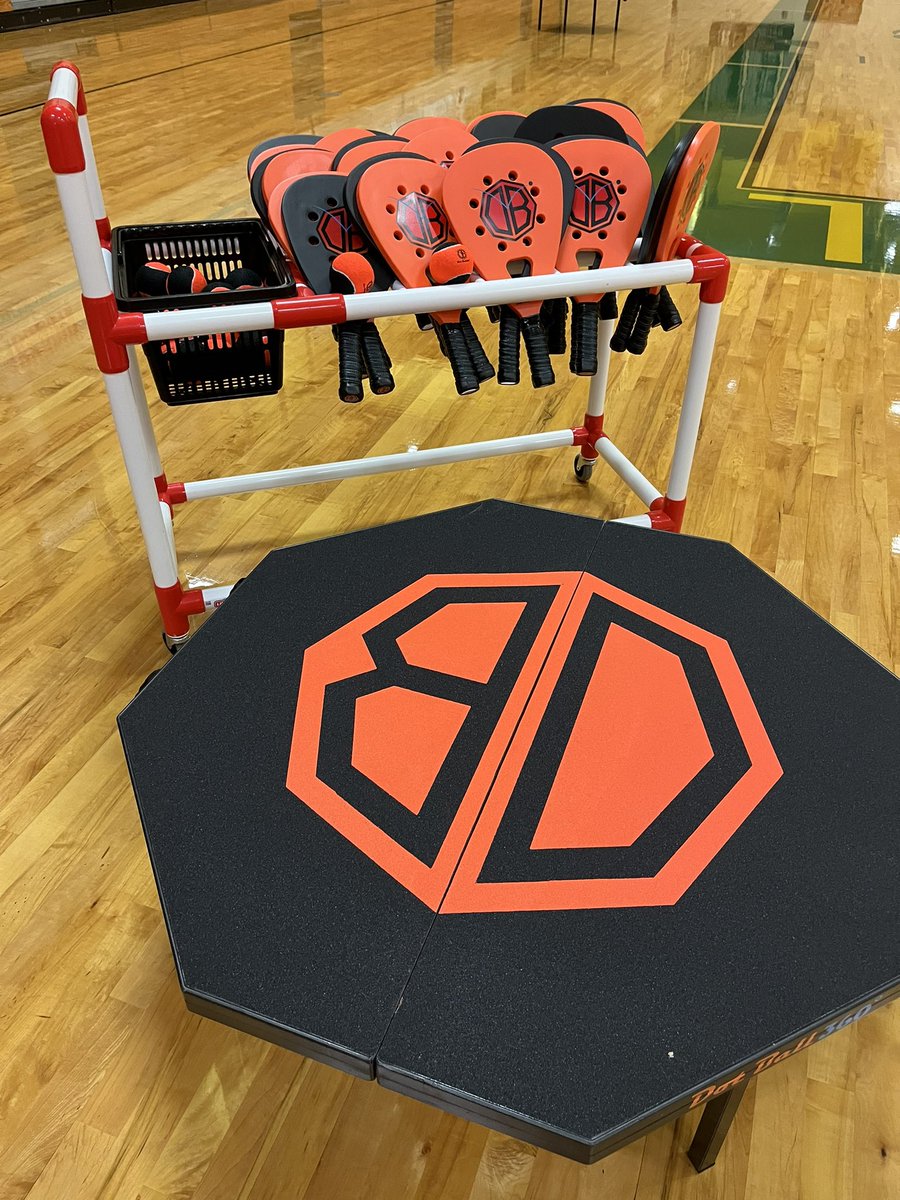 PELady213's tweet photo. Playing Dotball this week with my HSers. Coming off badminton and pickleball units, their skill transfers are great. They are finding challenges with the rules and strategies. Any other HS teach this? #PhysEd #dotball360 https://t.co/46ZDeLvAQI