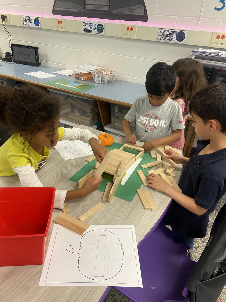 1st graders were challenged to build a stable bridge that could hold the weight of a pumpkin! <a href="/bitsbyBoomer/">Sharon Elementary School</a> <a href="/RvilleProud/">RvilleProud</a> #STEAMEducation