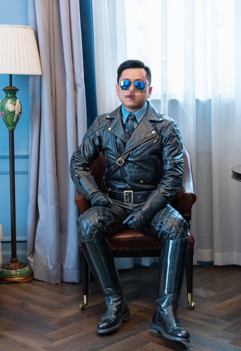 秋冬季是穿皮革的黄金季节
多来一些皮革男到我身边吧