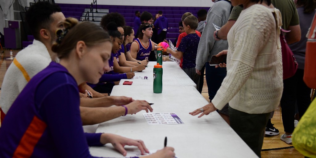 THANK YOU FANS‼️

We had a great time at Meeks Madness with you, Aces! Only 23 days until we see you back here!

🏀 #ForTheAces x #PlaytoWin