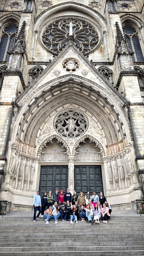 Fall break in NYC 🍂🚖🍎
Some of our students visited NYC, taking in museums, theater performances, &amp; this photo in front of the Church of St. John the Divine. 
S/O to All Saints' Faculty Luke Longacre &amp; Lauren McCauley-Moore for chaperoning the trip!