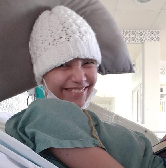 🚨Uma luta pela vida... 🚨

Essa é Yandra Lays, ela é aluna da Escola Francisca Nogueira de Sousa em Pereiro/Ceará. Foi diagnosticada com Linfoma de Hodgkin, um câncer raro no sangue. Já realizou um transplante e precisa dar seguimento ao tratamento, mas para isso depende de