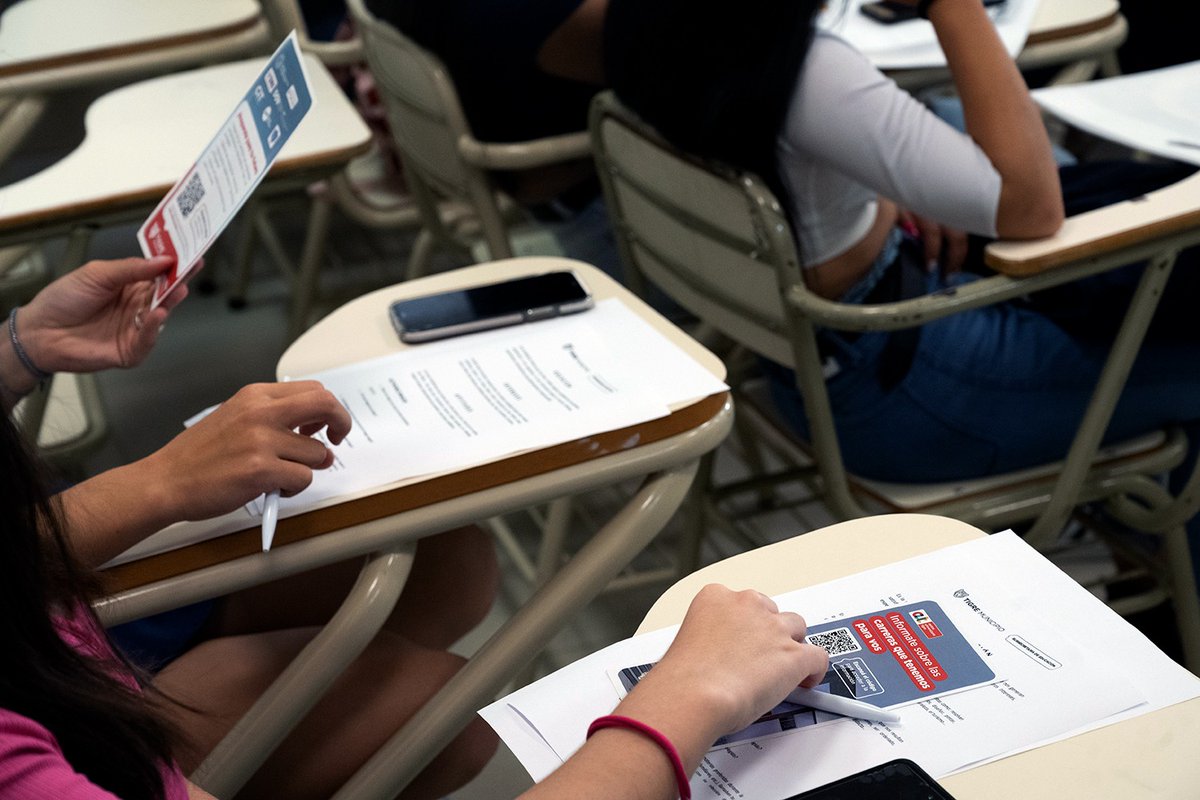 MunicipioTigre's tweet photo. En el Centro Universitario Tigre, los jóvenes pudieron aprovechar un Taller de Orientación Vocacional con Paneles de Profesionales de diferentes disciplinas. El encuentro contó con presentación de universidades y otras propuestas para estudiar cerca de casa. 👨🏻‍🎓🐯
#TigreEsMiVida https://t.co/TE8xFjDfGb