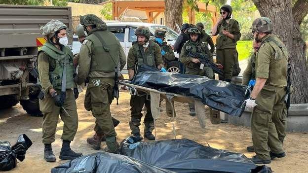 22Atuais's tweet photo. ⚠️ guerra em Israel
• Corpos de 40 bebês e crianças foram encontrados em comunidade atacada pelo Hamas.
Alguns teriam sido decapitados, segundo militar relatou a repórter de emissora israelense. https://t.co/zhT0xzZDMu