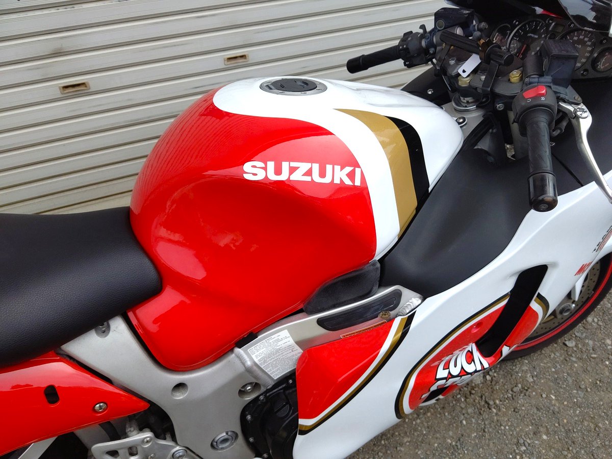 GSX1300Rハヤブサ ラッキーストライクカラー 社外外装交換で終わると