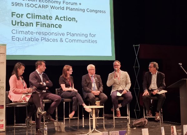 Enjoyed & learned moderating Mayor’s Round Table on climate action & urban finance w DavidWestRH @LilyChengTO @MayorMcDougall @erionveliaj @iainlovattws. Conclusion: not a tech or $$ issue: it’s political. Policy, not parties. Actions! #WorldPlanners @ISOCARP #Cities4everyone