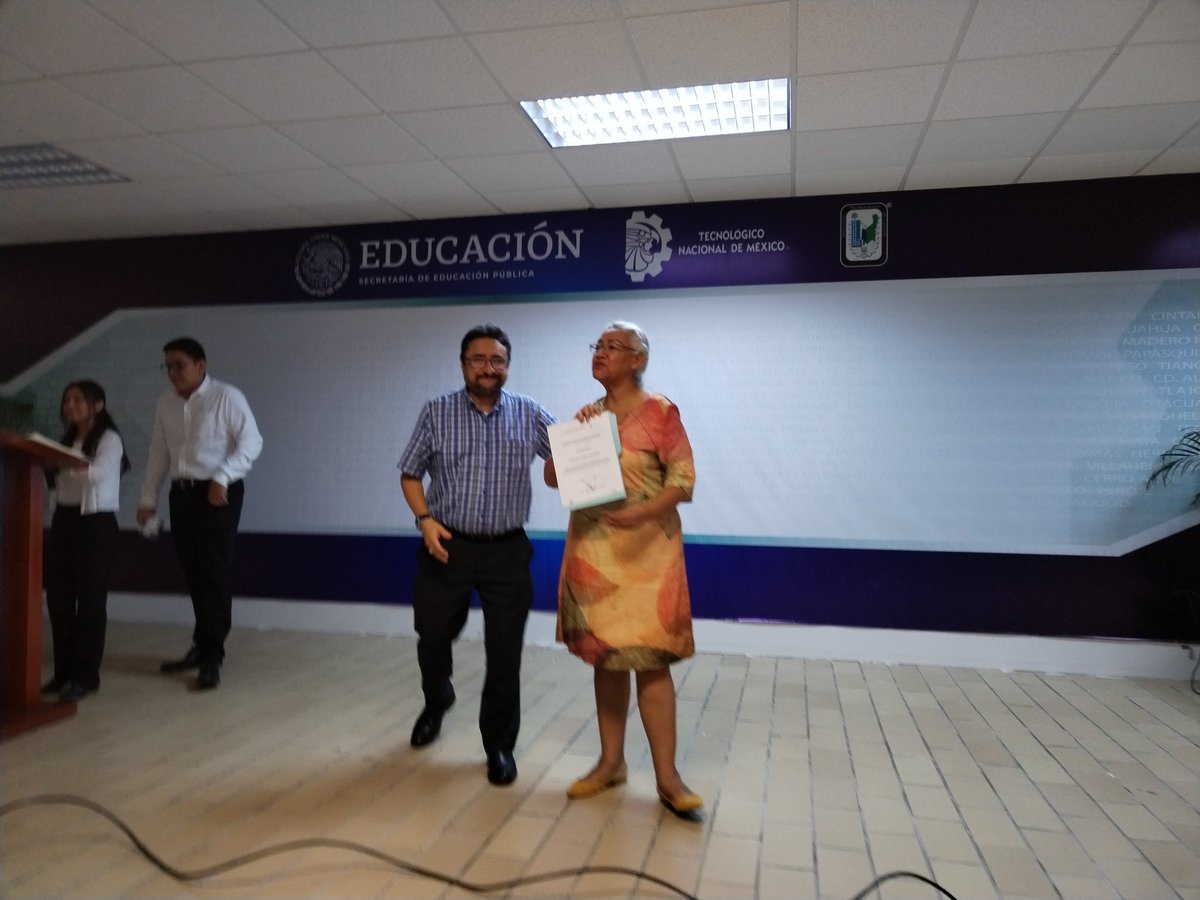 <a href="/nellymercedes5/">Nelly Aguiar</a> <a href="/TecNM_MX/">TecNM</a> <a href="/GobQuintanaRoo/">Gobierno Quintana Roo</a> <a href="/MaraLezama/">Mara Lezama</a> <a href="/TecNM_Cancun/"><a href="/TecNM_Cancun/">@TecNM_Cancun</a></a> <a href="/mapachestec/">@MAPACHESTec</a> <a href="/Nallelypat20/">Nallely Pat</a> <a href="/Oliver_mexmtz/">Oliver Diego Mex Martinez</a> <a href="/Ramon_Jimenez_L/">Ramón Jiménez López</a> <a href="/SelSulu/">Selina</a> Excelente conferencia de la Lic. Xochilt López Sansores, Jefa del Departamento de Capacitación de la <a href="/SedeturQROO/">Sría. de Turismo Quintana Roo</a> <a href="/GobQuintanaRoo/">Gobierno Quintana Roo</a>
A nombre del Mtro. Carlos Martínez M. , Director del <a href="/TecNM_MX/">TecNM</a> @TecNM_Cancun el Lic. Miguel Luján R. Sub-Director Académico entrega el reconocimiento.