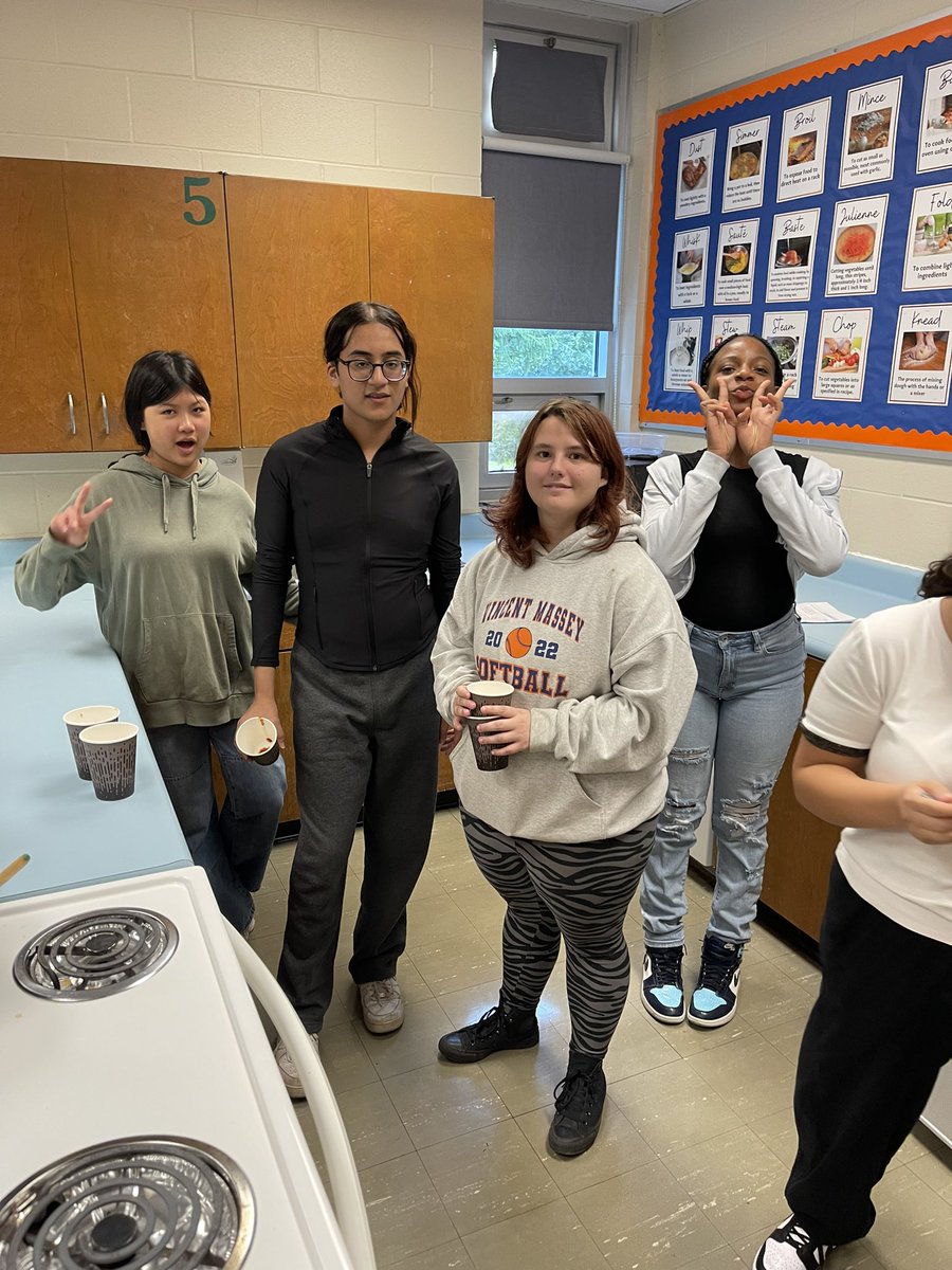 msrrusso's tweet photo. Today was minestrone soup day in HFA4U/C! All leftovers went out to students between lunches. A nice warm treat on a cold day 🥕🌶️🥦🍅🍲 so happy to see students working on their skills and giving back! https://t.co/WEhUEZKUo8