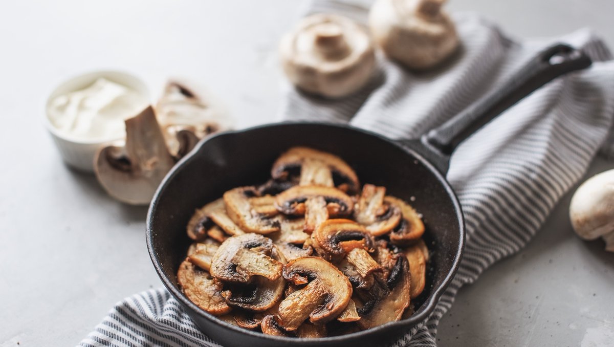 These 11 Meaty Mushroom Recipes Should Be Fall Staples
l8r.it/4nAm

#mushrooms #mushroomlover #mushroomrecipes #fall #fallrecipes #autumn #autumnrecipes #recipes #dinnerrecipes #dinner #recipeideas #whattoeat #yum #delish #savorydishes #savory #fallflavors