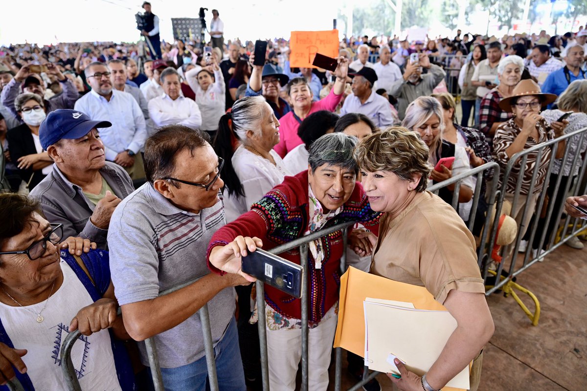 delfinagomeza's tweet photo. #ElPoderDeServir | Somos un gobierno del Pueblo, para el Pueblo y por el Pueblo. Solo escuchándolo lograremos el Estado de México que queremos.

A partir del 18 de octubre, inician las audiencias ciudadanas semanales en el Palacio de Gobierno. ¡Juntos somos la transformación mexiquense!