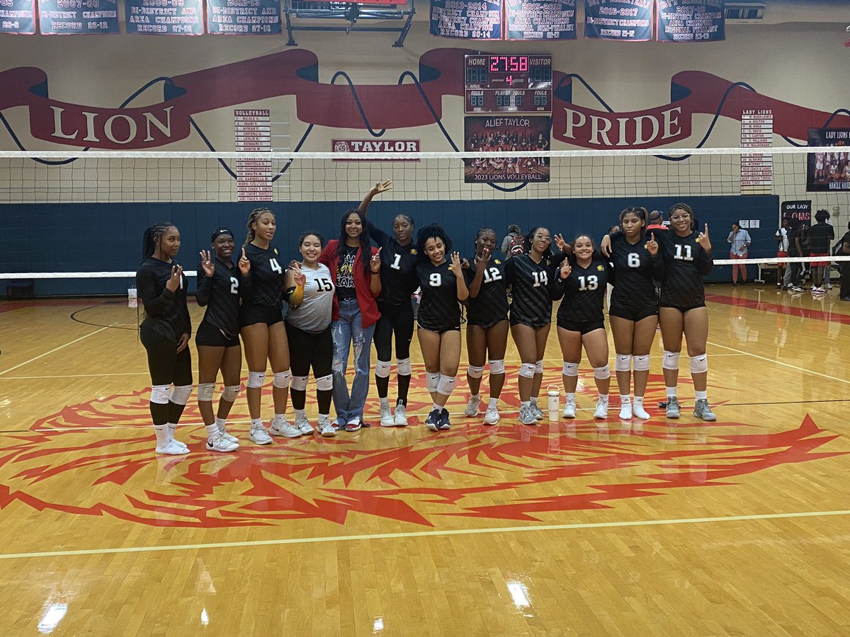 APHayes1's tweet photo. Who’s House?! Bears House!!! The Lady Bears volleyball team defeated the Lady Lions 3-0! Great job ladies on working together!
#aliefpride
#gobears
@AliefHastingsHS
@AliefISD https://t.co/nFHx6ubTuI