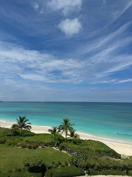 I need a vacation to the beach asap https://t.co/hiaFdmyKyG