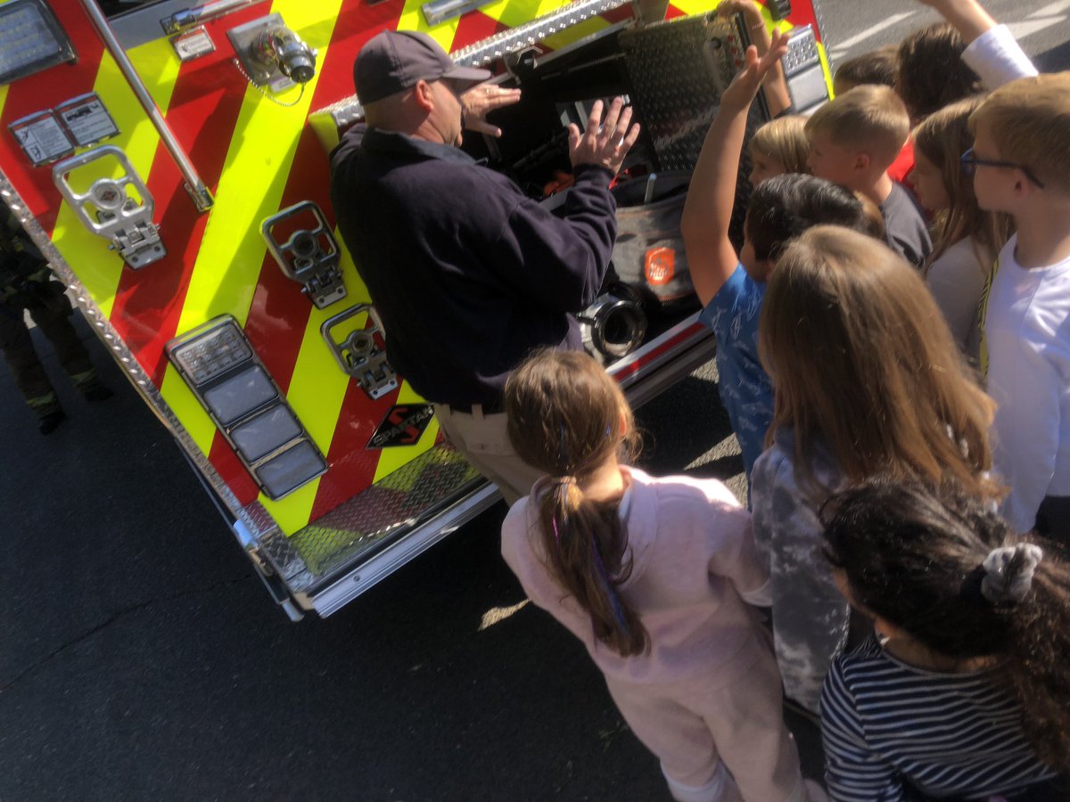 Thank you to Belford Engine for the Fire Safety  lesson today 🚒👨‍🚒🚒👨‍🚒!
@NewMonmouthElem <a href="/MTPSpride/">Middletown Township Public Schools</a>