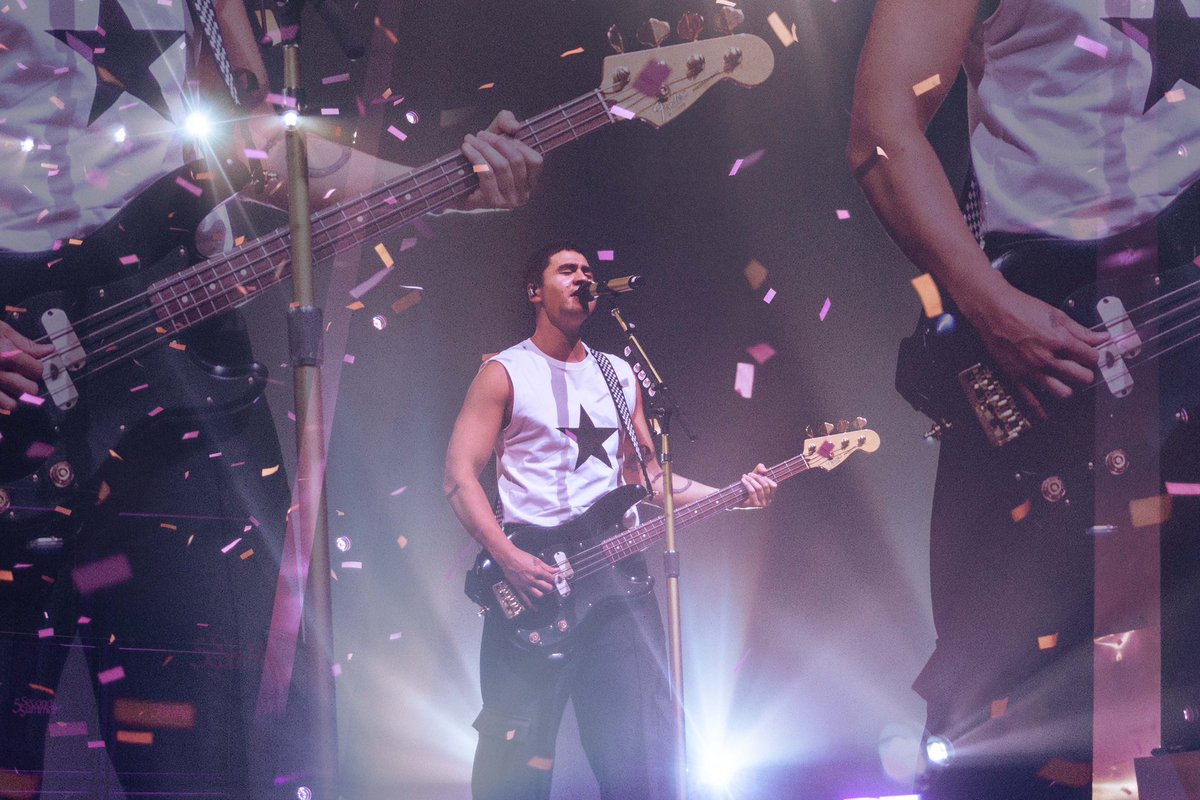 I just photographed 5 Seconds of Summer?????