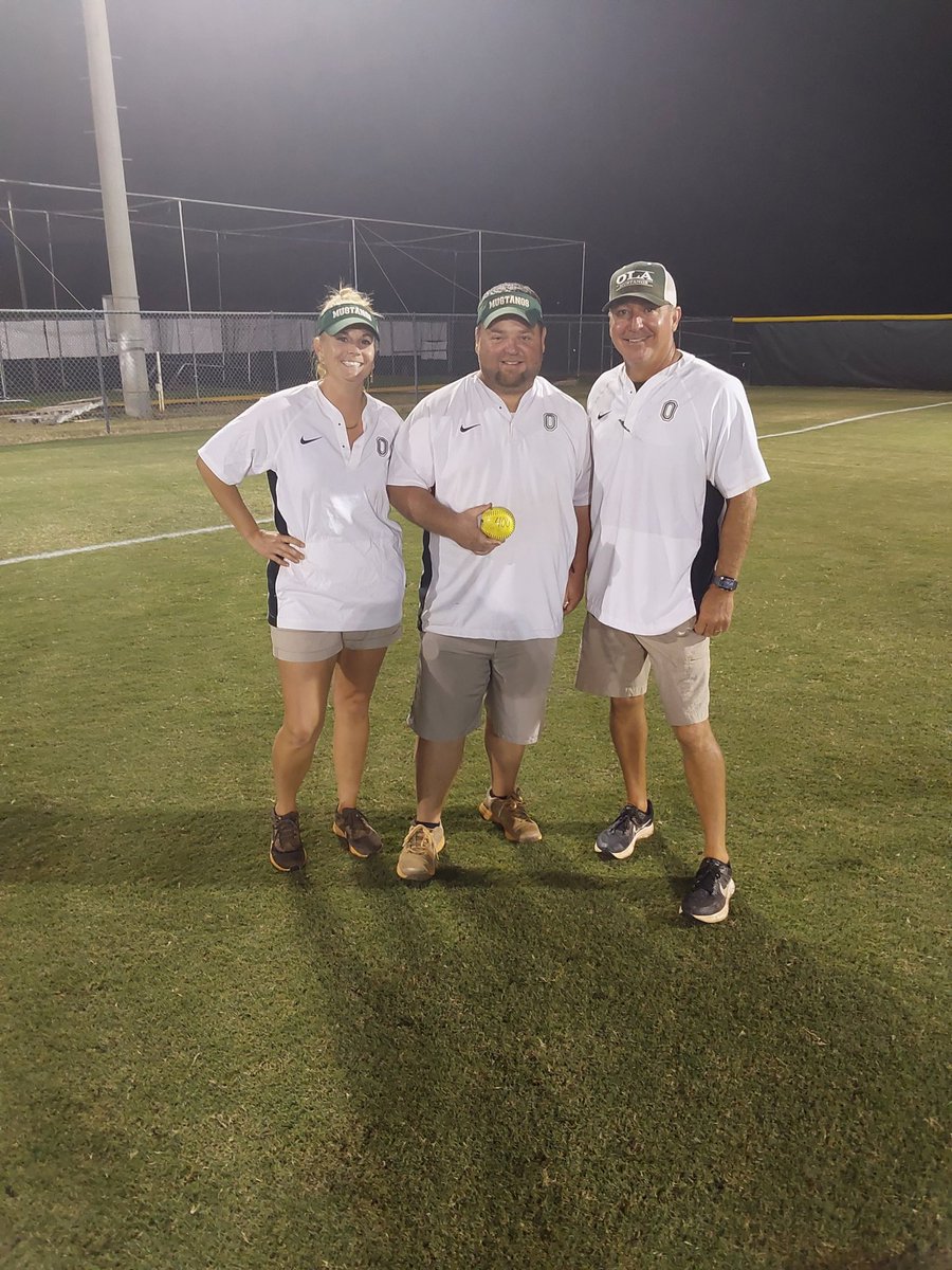 Congratulations to Coach Davis on his 400th win.  @OHSDavis12bb <a href="/OLA_HIGH_AD/">Ola High Athletics</a> <a href="/OLH_HCS/">Ola High</a> <a href="/Just_us_Kicks/">Lee Kicklighter</a> <a href="/AthleticsHenry/">Henry County Schools Athletics</a>