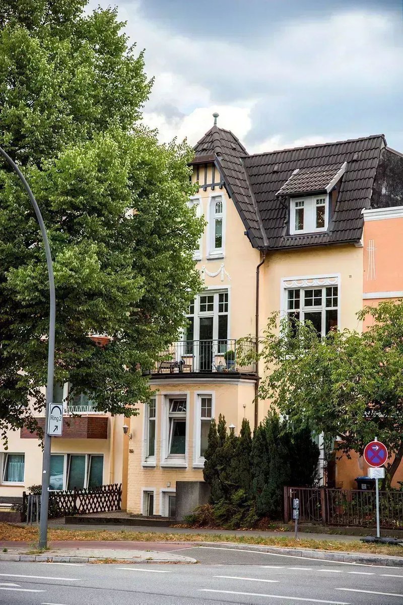 Want to visit a Victorian neighborhood in Hamburg? 😊  buff.ly/2MWzkzi #Germany #architecture #history #travelbloggers #travelphoto @LovingBlogs @allthoseblogs