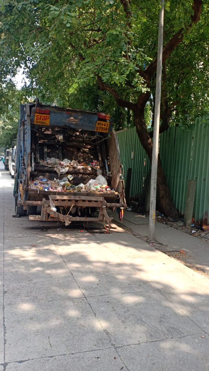 PRITAMBHANU28's tweet photo. Trucks loaded with garbage are standing on TCS road, Pokharan road 2 since early morning and drivers r not available. It’s spreading smell in all surrounding areas. ⁦⁦@TMCaTweetAway⁩ ⁦@abhijitbangar⁩ request for necessary action. Thanks. https://t.co/8gCQ05mcjB