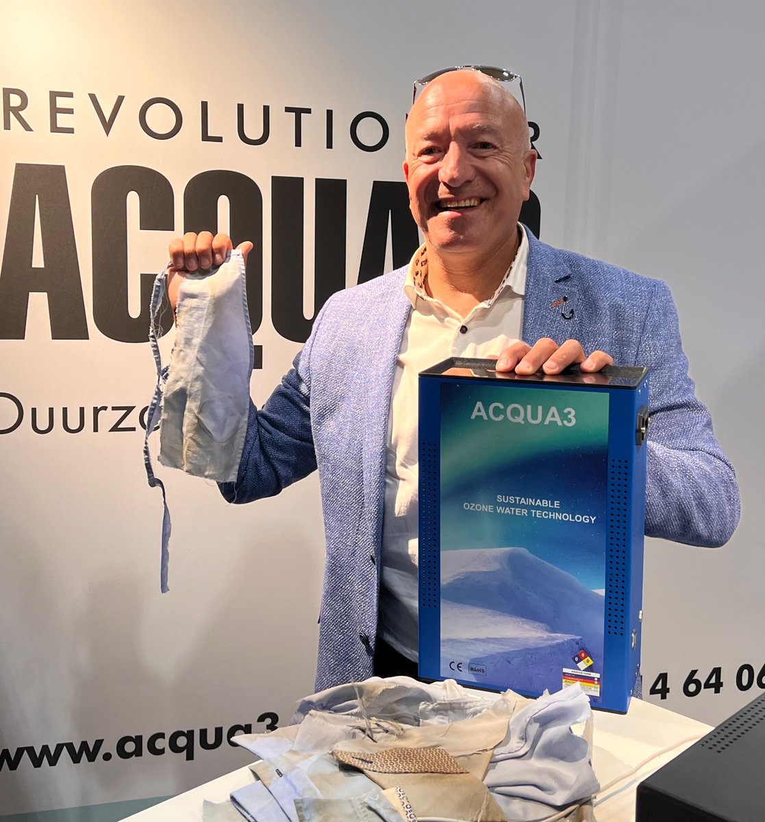 TimCoronel's tweet image. Gisteren was ik op de BBB beurs in Maastricht om onze Acqua3 machine te promoten 🚀

Met alleen water en stroom maken we alles schoon. Ozonwater.

Wil jij een demonstratie van onze machine bij mij in Huizen of op locatie laat dan een commentaar achter of stuur me een berichtje.…