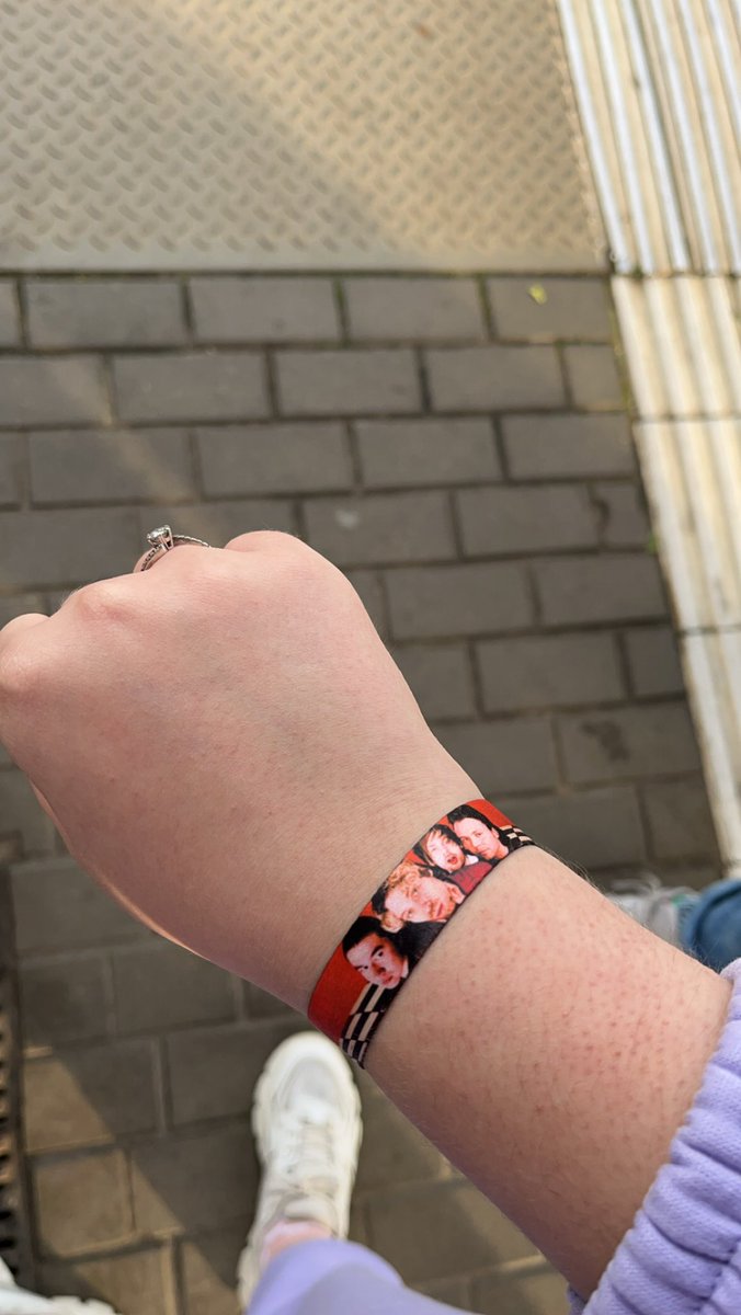 may5sos1's tweet photo. lecimyyyyy 

#The5SOSShowGliwice 
#5sosgliwice 
#LonelyHeartInPoland 
#SanFranciscoInPoland 
#michaelinpoland https://t.co/rFkRIA0C2r