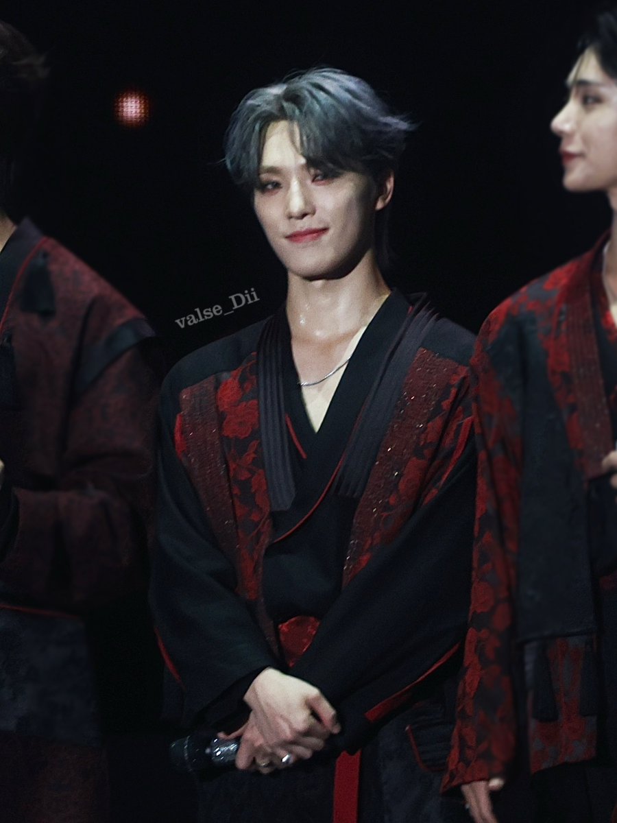 I suddenly realized he was looking at the camera…🥲