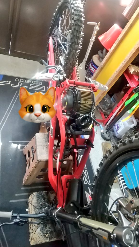 TakahashiRS's tweet image. #サーロン #LightBee のメリット。
逆さまにしてもブレーキにエアが噛むことが無いので、この様に下廻りの整備が非常にラク⤴️
※一部公開不可の箇所があるため画像加工していますw